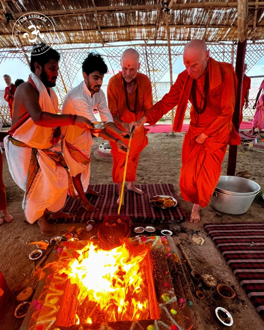 The Purnahuti offering at the end of the Mahamrityunjaya Mahayajna at OM Ashram.